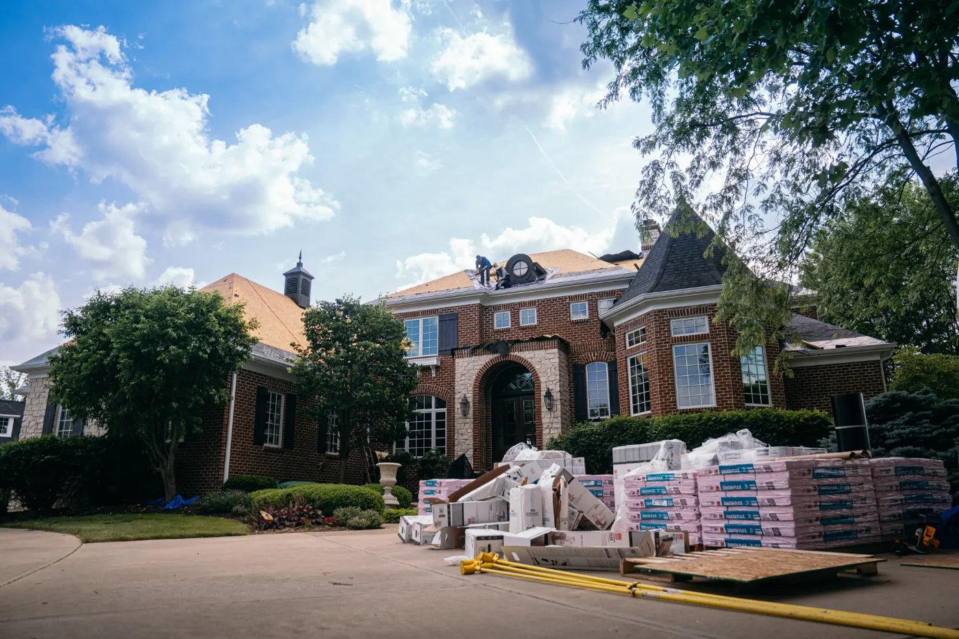 Manufacturer-certified roof installation in Avian Glen